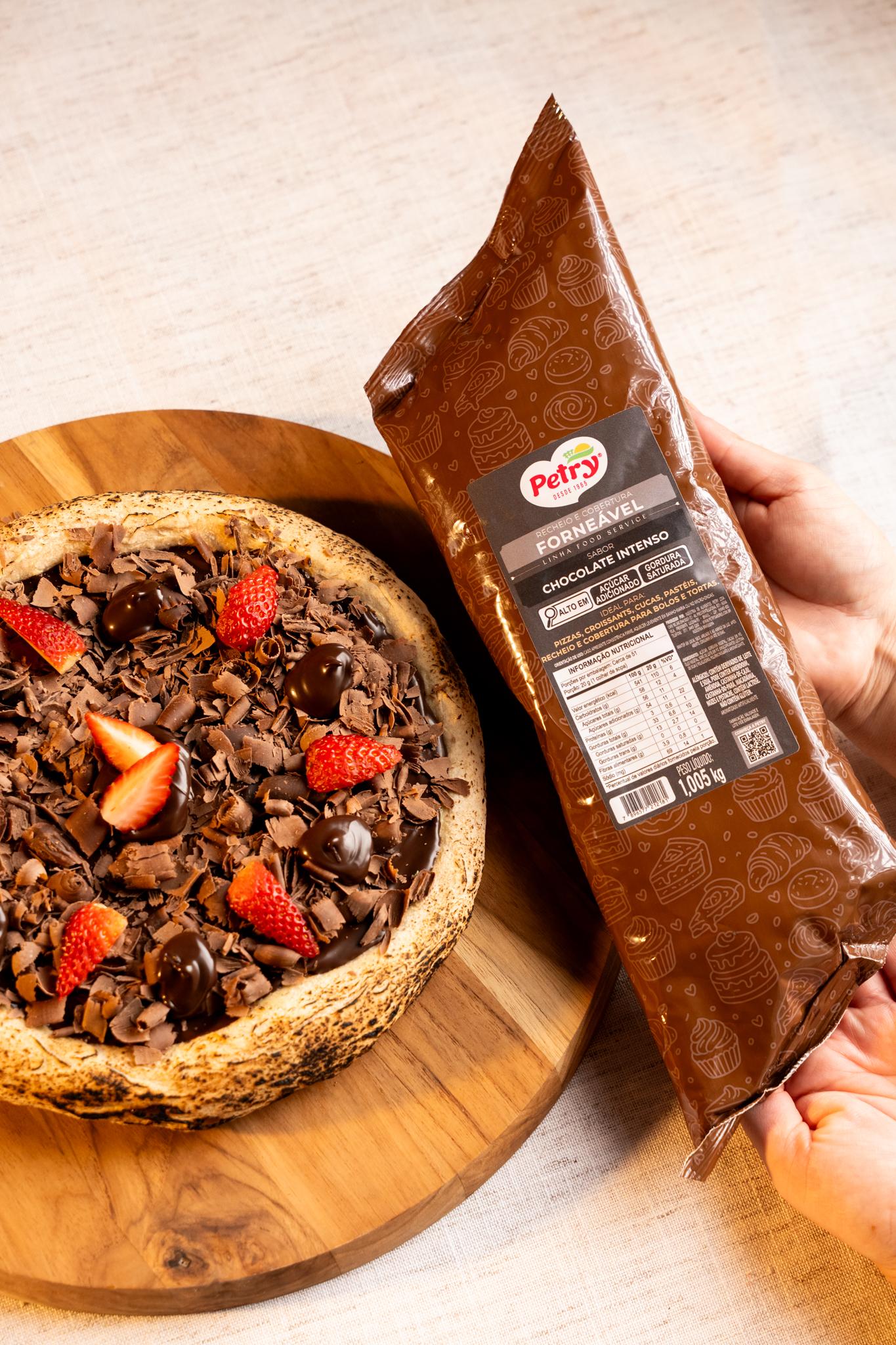 imagem de Recheio e cobertura Forneável Petry sabor Chocolate Intenso 1,005kg